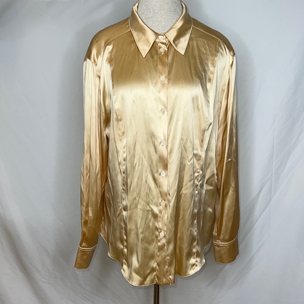 🔹 Vintage Laurel Silk Blouse